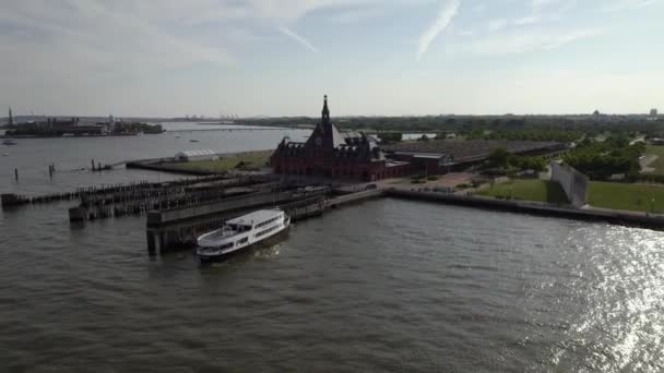 Aerial View Ferry Leaving Central Railroad New Jersey Terminal Summer — Vídeos de Stock