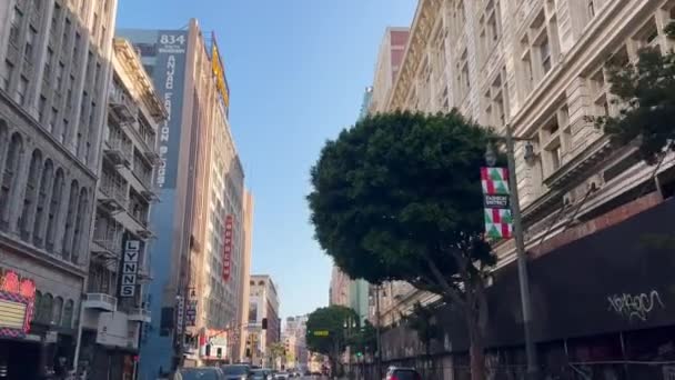 Driving City Streets Downtown Los Angeles Daytime Surrounded Cars Buildings — Vídeo de Stock