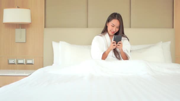 Pretty Asian Adult Woman Playing Winning Game Smartphone Bath Portrait — Stockvideo