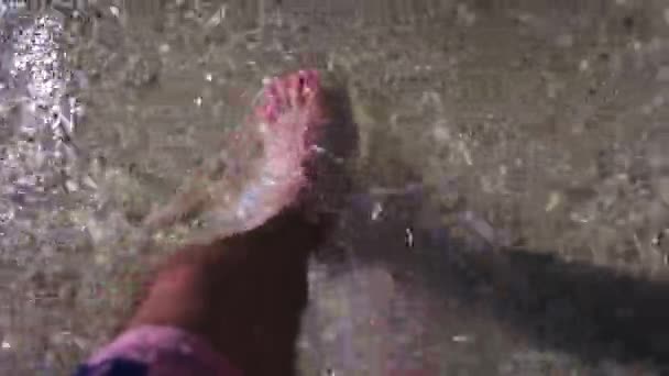 Overhead Slomo Caucasian Feet Walking Shallow Water Beach — Stock Video