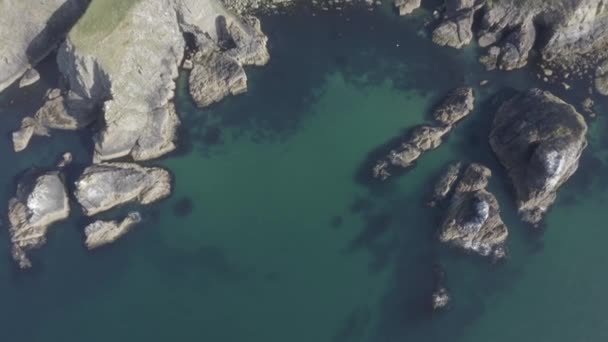 Aerial Descent Rugged Coastal Rocks Jade Green Irish Sea — Stockvideo