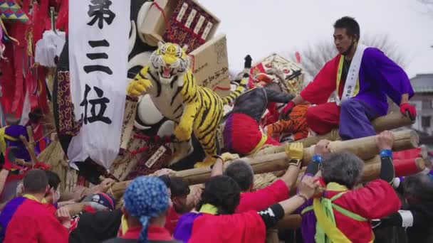 Festival Battle Year Tiger Sagicho Teams Climb Mikoshi Floats — 비디오