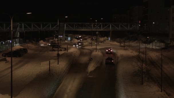 Winter City Night Traffic Drive Roundabout Snowy Helsinki Street — Vídeos de Stock