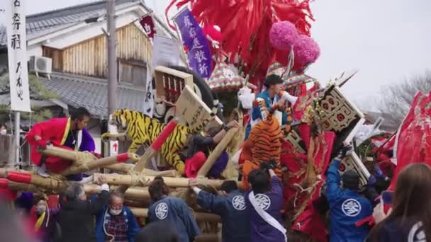 Two Tiger Floats Locked Battle Sagicho Matsuri Festival — Stockvideo