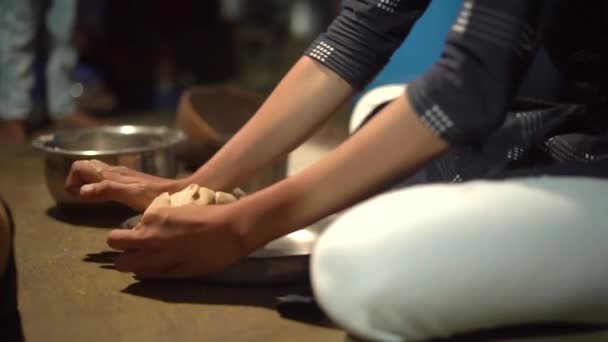 Chapati Ready Eat Prepared Food Tribal Houses India Maharashtra Karnataka — Stockvideo