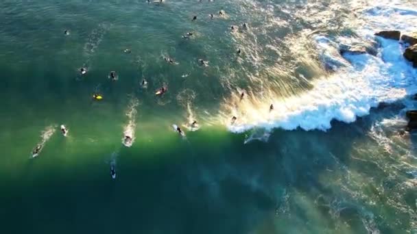 Surfer Surfing Wave Making Several Maneuvers Sun Shinnig Sea Cascais — Vídeo de Stock