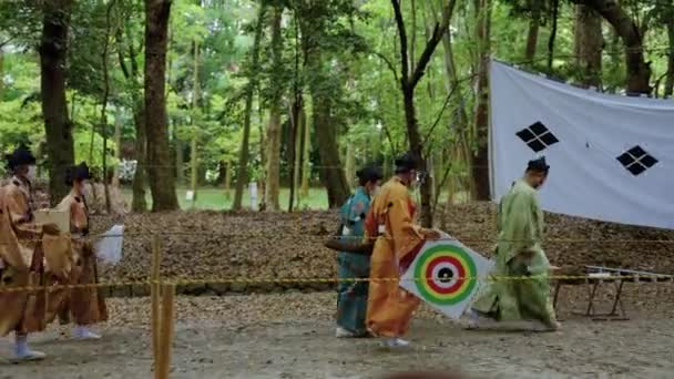 Priests Omi Jingu Shrine Prepare Yabusame Event Placing Targets — 图库视频影像