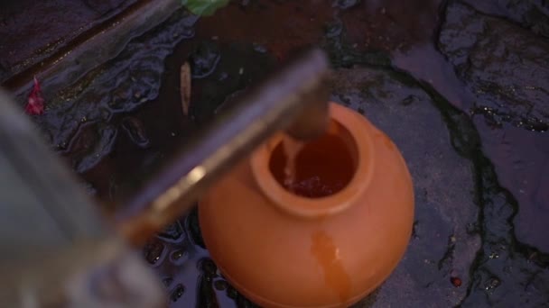 Water Filling Handi Pot Hand Pump Close India Maharashtra — Stockvideo