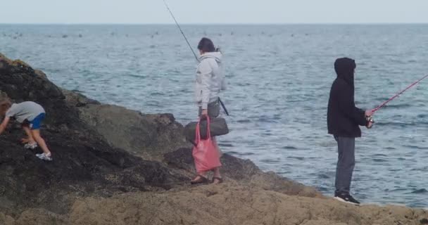 Family Mother Child Son Standing Rock Fishing Rod Porthallow Beach — Stockvideo