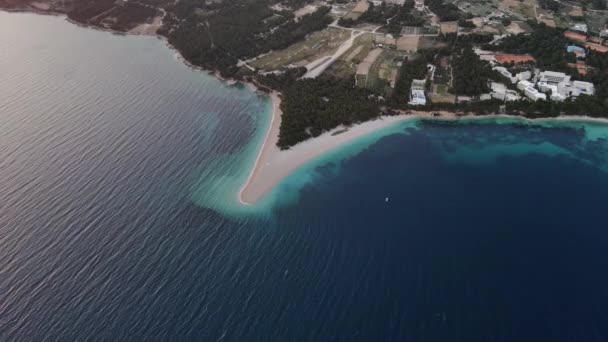 Пляж Золотой Рог Хорватии — стоковое видео