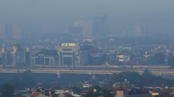 Vehicles Passing Highway Foggy Morning Due Air Pollution East Jakarta — Vídeo de Stock