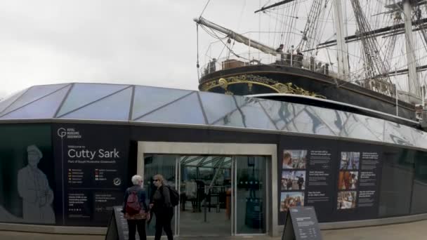 Entrance Cutty Sark Royal Museum Famous Victorian Tea Clipper Sailboat — Stockvideo