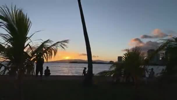 Timelapse Spectators Watching Sunset Magic Island Oahu — Stockvideo