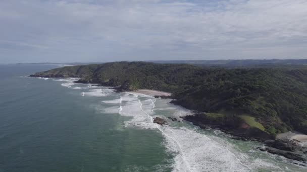 北河川 ニューサウスウェールズ州 オーストラリアの熱帯ビーチで壊れた頭の自然保護区の空中パノラマ — ストック動画