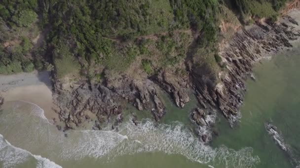 Topdown Rugged Shoreline Broken Head Nature Reserve Byron Bay Nel — Video Stock