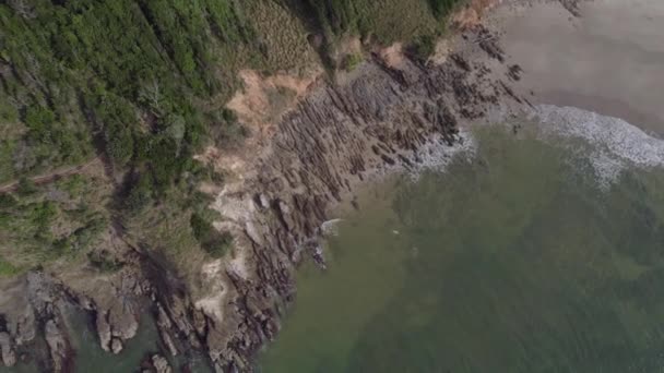 Top View Rocky Shore Broken Head Cape Byron Northern Rivers — стоковое видео