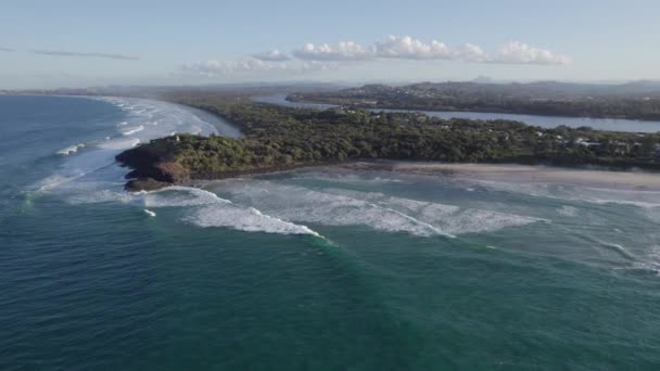 オーストラリア ニューサウスウェールズ州のフィンガルの岬と風景 空中ドローン撮影 — ストック動画