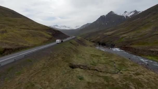 Fpv Aerial Truck Trailer Mountains — Stockvideo