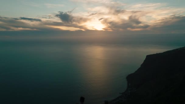 Silhouette Travelers Raposeira Viewpoint Enjoying Atlantic Sunset Aerial — Stockvideo