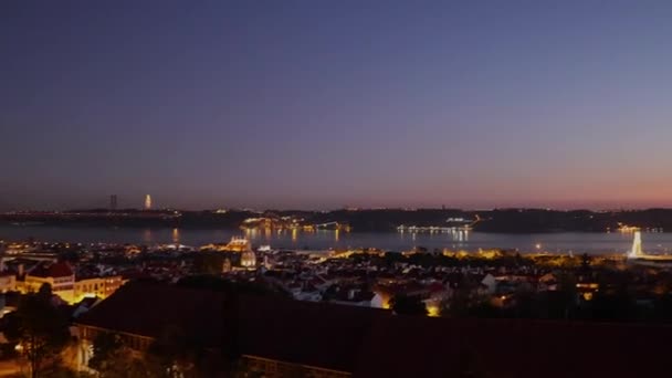 Filmagens Aéreas Iluminaram Padrão Descobertas Ruas Lisboa Direcção Lua Vista — Vídeo de Stock