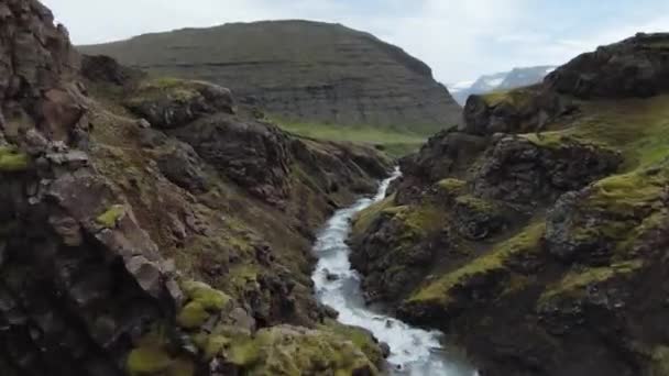 Fpv Island Wasserfälle Und Tal — Stockvideo