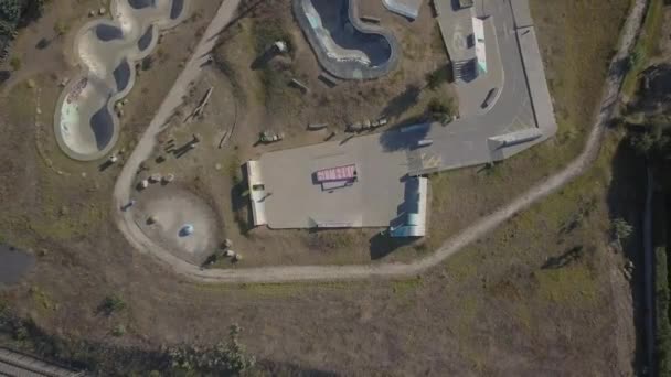 Vertical Drone Shot Skatepark Parque Das Geraes Cascais Portugal Takes — ストック動画