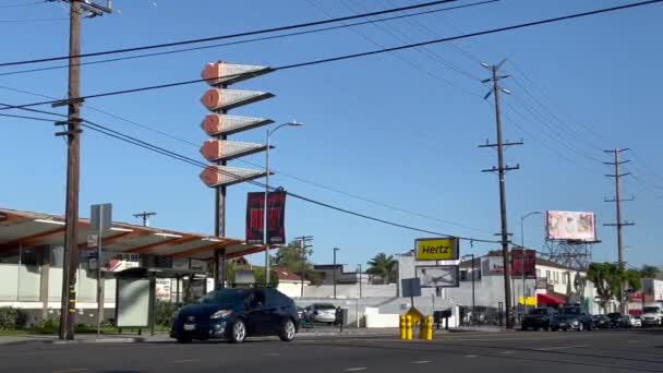 Iconic Norms Restaurant Typical California Street Corner Daytime — 图库视频影像