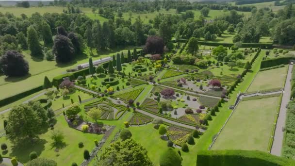 Tilting Aerial Drone Shot Drummond Castle Garden Scotland — Stockvideo