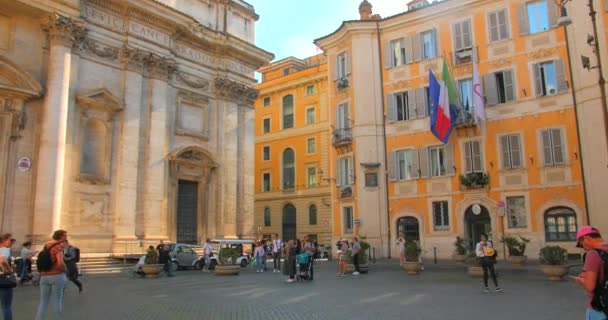 Tourists Walking Enjoying View Ignatius Square Front Church Ignatius Loyola — Stockvideo