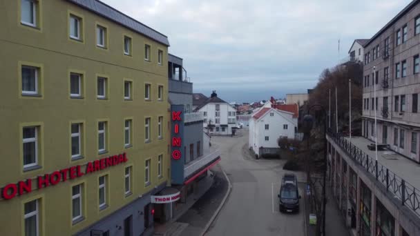 Poruszająca Się Dół Antena Wejściem Kinem Thon Hotel Arendal Nfkino — Wideo stockowe