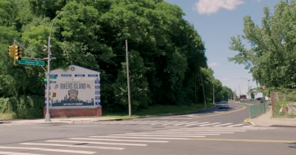 Rikers Island Entrada Cadeia Sinal Nova York — Vídeo de Stock