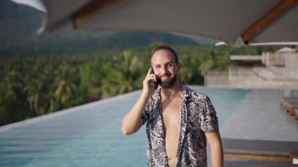 Adult Bearded Man Smiling Camera While Talking Mobile Phone Infinity — Vídeo de Stock