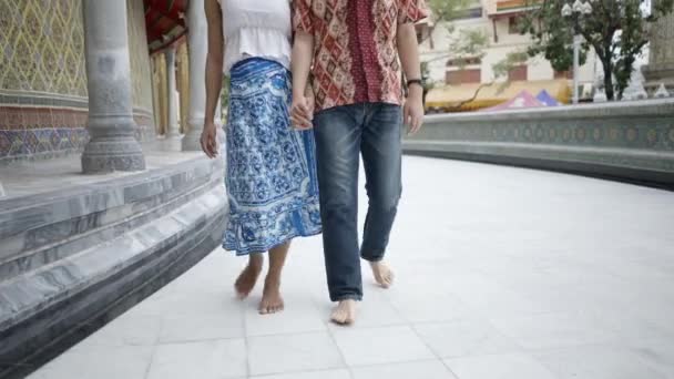 Japanese Guy Transgender Thai Couple Masks Visiting Praying Wat Ratchabophit — Stock videók