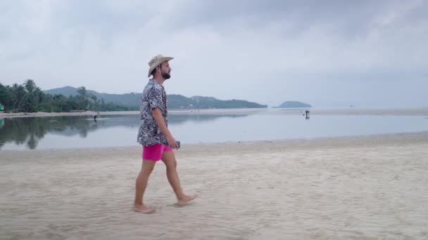 Kasvetli Bir Günde Yaşlarda Hippi Sakallı Bir Adam Tayland Bir — Stok video