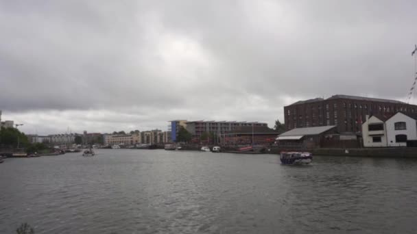 Bristol Haven Met Boten Die Rivier Avon Varen Een Bewolkte — Stockvideo