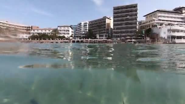 Películas Bajo Sobre Agua — Vídeos de Stock