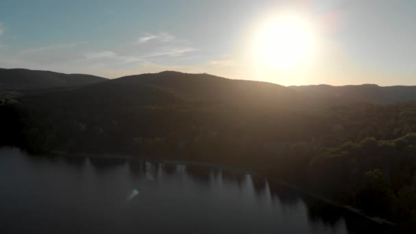 Slow Aerial Flight Canadian Lake Quebec Which Surrounded Trees Sunrise — Vídeos de Stock