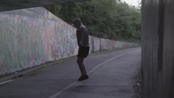 Wide Shot Athletic Man Jumping Rope Underpass Ungraded — Vídeos de Stock