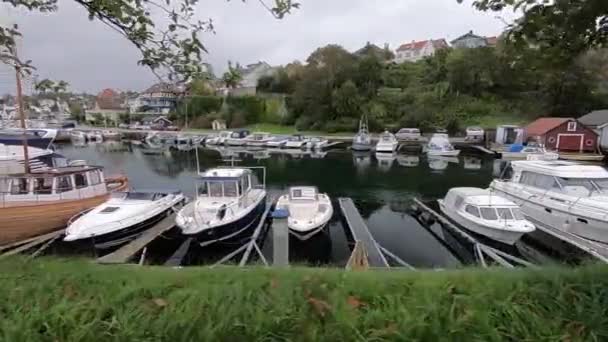 Piccola Barca Porto Giorno Autunno — Video Stock