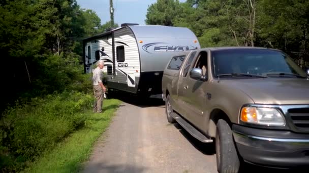 Elderly Woman Walks Forward Truck Cab Talk Her Husband — Stok video