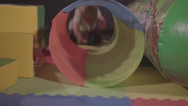 Young Happy Boy Getting Stuck Soft Play Tunnel Ungraded — Vídeo de Stock