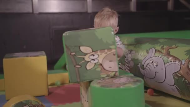 Young Boy Makes Tower Large Soft Play Blocks Ungraded — Vídeo de Stock