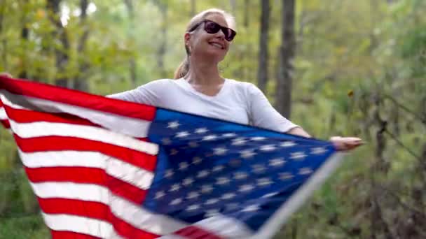 Pretty Blonde Woman Sunglasses Forest Spinning Right Flag Flying — Stock Video