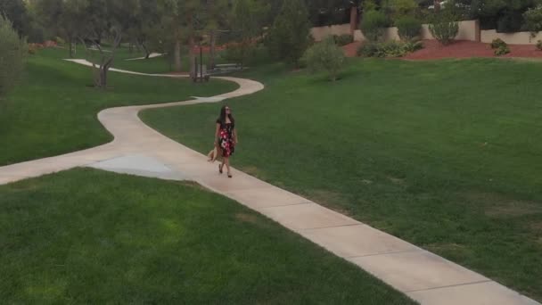 Asian Beauty Walk Park Las Vegas Suburbs Summerlin Trails Uhd — Vídeo de Stock