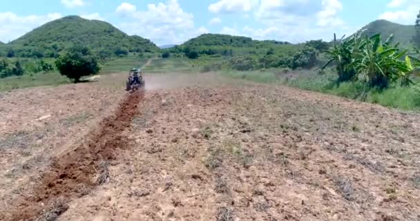 Tractor Plowing Beatiful Landscape 50Fps Shot Dji Pt4 — Video Stock
