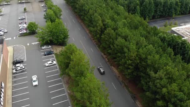 Aerial Ascending Trees Tracking Car City Reveal — Αρχείο Βίντεο