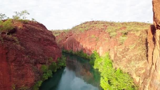 Drone Flying Straight Gorge Canyon Large Red Rock Walls Either — Stok video