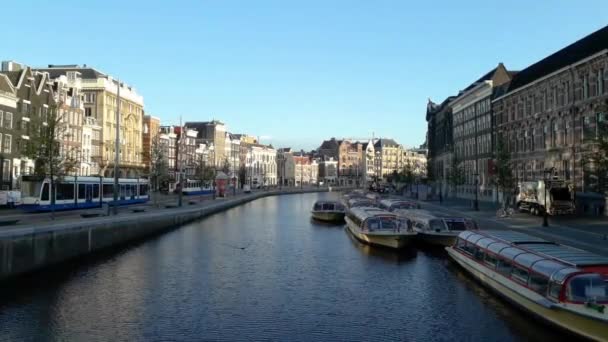 Calm Amsterdam Canals Very Early Saturday Morning — Stok video