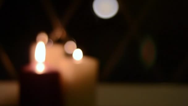 Три Свічки Боке Вікні — стокове відео