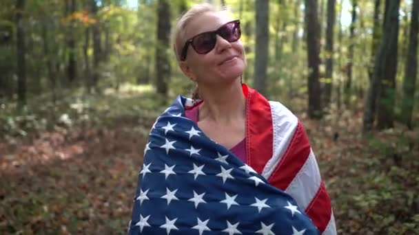 Pretty Blonde Woman Looking Camera Smiling Undraping Flag Wrapped Her — Vídeos de Stock